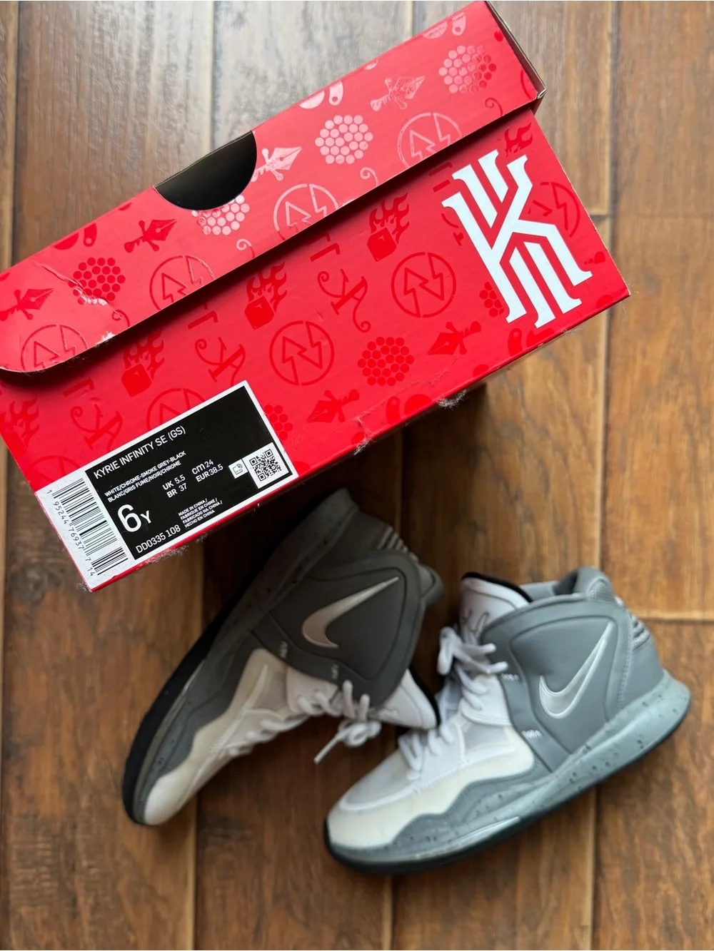 KYRIE INFINITY SE (GS) Boys size 6Y